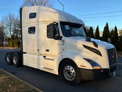 Volvo VNL64760 Sleeper Semi Truck - 70" Integral Sleeper, 455HP, 12 Speed Automatic