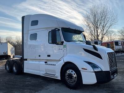 Volvo VNL64760 Sleeper Semi Truck - 70" Integral Sleeper, 455HP, 12 Speed Automatic