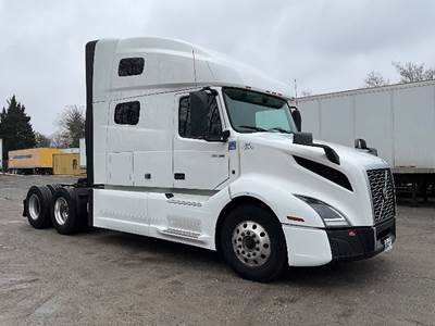 Volvo VNL64760 Sleeper Semi Truck - 70" Integral Sleeper, 455HP, 12 Speed Automatic
