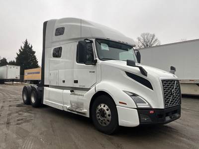 Volvo VNL64760 Sleeper Semi Truck - 70" Integral Sleeper, 455HP, 12 Speed Automatic