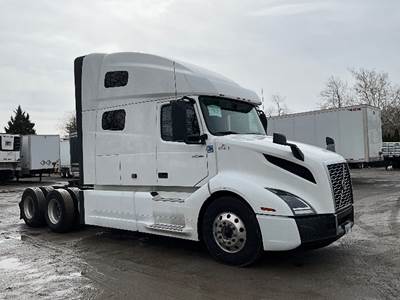 Volvo VNL64760 Sleeper Semi Truck - 70" Integral Sleeper, 455HP, 12 Speed Automatic