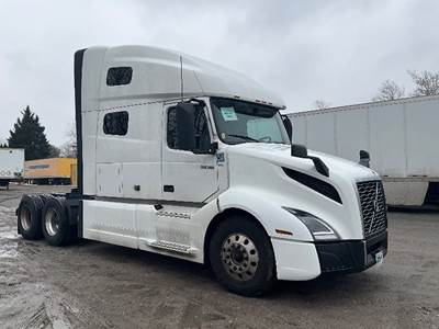 Volvo VNL64760 Sleeper Semi Truck - 70" Integral Sleeper, 455HP, 12 Speed Automatic