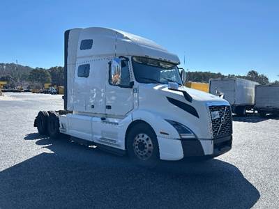 Volvo VNL64760 Sleeper Semi Truck - 70" Integral Sleeper, 455HP, 12 Speed Automatic