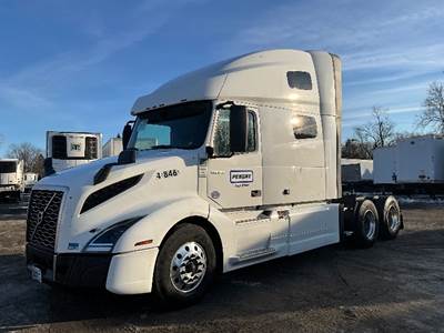Volvo VNL64760 Sleeper Semi Truck - 70" Integral Sleeper, 455HP, 12 Speed Automatic