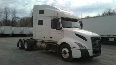 Volvo VNL64760 Sleeper Semi Truck - 70" Integral Sleeper, 455HP, 12 Speed Automatic