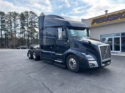 Volvo VNL64760 Sleeper Semi Truck - 70" Integral Sleeper, 455HP, 12 Speed Automatic