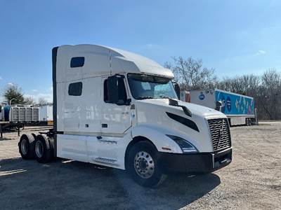Volvo VNL64760 Sleeper Semi Truck - 70" Integral Sleeper, 455HP, 12 Speed Automatic
