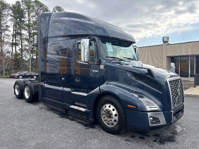 Volvo VNL64760 Sleeper Semi Truck - 70" Integral Sleeper, 455HP, 12 Speed Automatic