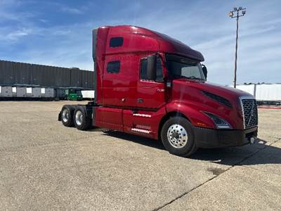 Volvo VNL64760 Sleeper Semi Truck - 70" Integral Sleeper, 455HP, 12 Speed Automatic