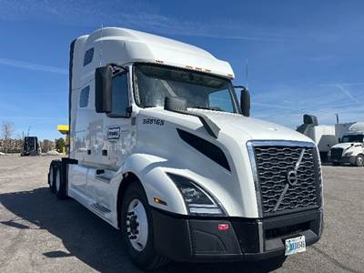 Volvo VNL64760 Sleeper Semi Truck - 70" Integral Sleeper, 455HP, 12 Speed Automatic