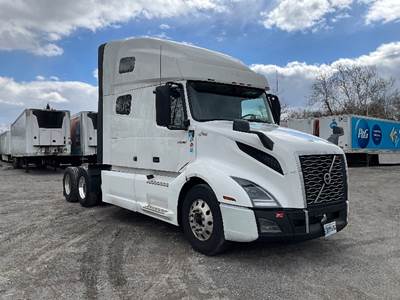 Volvo VNL64760 Sleeper Semi Truck - 70" Integral Sleeper, 455HP, 12 Speed Automatic