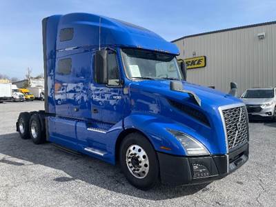 Volvo VNL64760 Sleeper Semi Truck - 70" Integral Sleeper, 455HP, 12 Speed Automatic