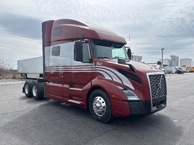 Volvo VNL64760 Sleeper Semi Truck - 70" Integral Sleeper, 455HP, 12 Speed Automatic