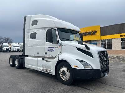 Volvo VNL64760 Sleeper Semi Truck - 70" Integral Sleeper, 455HP, 12 Speed Automatic