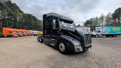 Volvo VNL64760 Sleeper Semi Truck - 70" Integral Sleeper, 455HP, 12 Speed Automatic