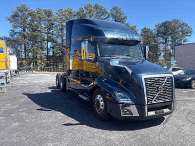 Volvo VNL64760 Sleeper Semi Truck - 70" Integral Sleeper, 455HP, 12 Speed Automatic