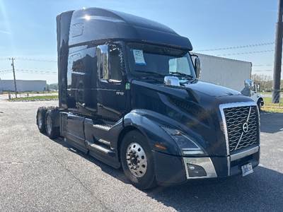 Volvo VNL64760 Sleeper Semi Truck - 70" Integral Sleeper, 455HP, 12 Speed Automatic