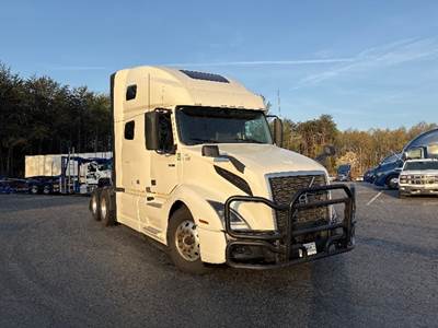 Volvo VNL64760 Sleeper Semi Truck - 70" Integral Sleeper, 455HP, 12 Speed Automatic