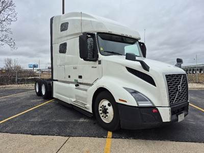 Volvo VNL64760 Sleeper Semi Truck - 70" Integral Sleeper, 455HP, 12 Speed Automatic