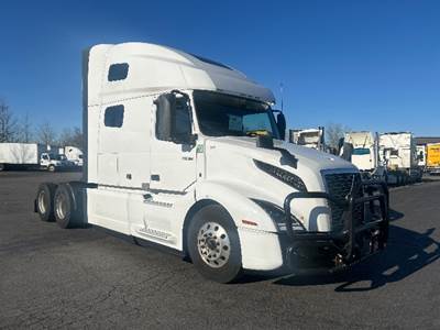 Volvo VNL64760 Sleeper Semi Truck - 70" Integral Sleeper, 455HP, 12 Speed Automatic