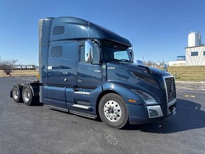 Volvo VNL64760 Sleeper Semi Truck - 70" Integral Sleeper, 455HP, 12 Speed Automatic