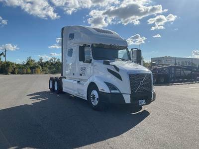 Volvo VNL64760 Sleeper Semi Truck - 70" Integral Sleeper, 455HP, 12 Speed Automatic