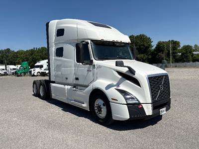 Volvo VNL64760 Sleeper Semi Truck - 70" Integral Sleeper, 455HP, 12 Speed Automatic