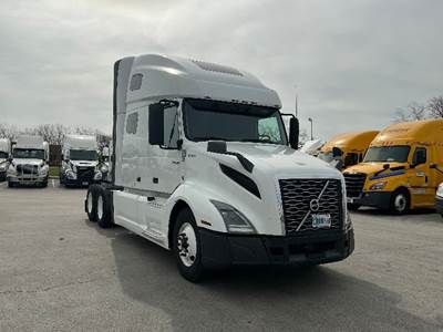 Volvo VNL64760 Sleeper Semi Truck - 70" Integral Sleeper, 455HP, 12 Speed Automatic
