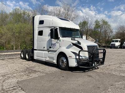 Volvo VNL64760 Sleeper Semi Truck - 70" Integral Sleeper, 455HP, 12 Speed Automatic