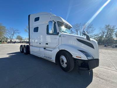 Volvo VNL64760 Sleeper Semi Truck - 70" Integral Sleeper, 455HP, 12 Speed Automatic