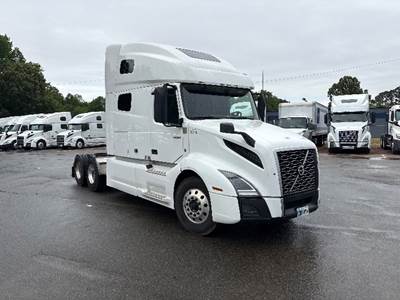Volvo VNL64760 Sleeper Semi Truck - 70" Integral Sleeper, 455HP, 12 Speed Automatic