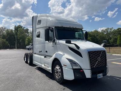 Volvo VNL64760 Sleeper Semi Truck - 70" Integral Sleeper, 455HP, 12 Speed Automatic