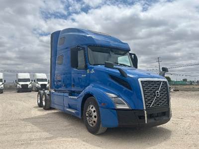 Volvo VNL64760 Sleeper Semi Truck - 70" Integral Sleeper, 455HP, 12 Speed Automatic
