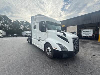 Volvo VNL64760 Sleeper Semi Truck - 70" Integral Sleeper, 405HP, 12 Speed Automatic