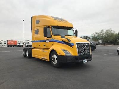 Volvo VNL64760 Sleeper Semi Truck - 70" Integral Sleeper, 455HP, 12 Speed Automatic