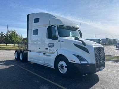 Volvo VNL64760 Sleeper Semi Truck - 70" Integral Sleeper, 455HP, 12 Speed Automatic