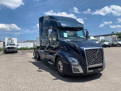 Volvo VNL64760 Sleeper Semi Truck - 70" Integral Sleeper, 455HP, 12 Speed Automatic