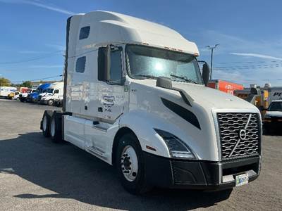 Volvo VNL64760 Sleeper Semi Truck - 70" Integral Sleeper, 455HP, 12 Speed Automatic