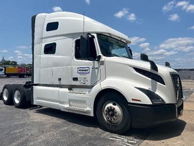 Volvo VNL64760 Sleeper Semi Truck - 70" Integral Sleeper, 455HP, 12 Speed Automatic