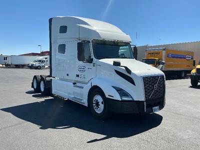 Volvo VNL64760 Sleeper Semi Truck - 70" Integral Sleeper, 455HP, 12 Speed Automatic