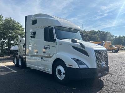 Volvo VNL64760 Sleeper Semi Truck - 70" Integral Sleeper, 455HP, 12 Speed Automatic