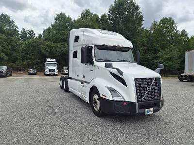 Volvo VNL64760 Sleeper Semi Truck - 70" Integral Sleeper, 455HP, 12 Speed Automatic