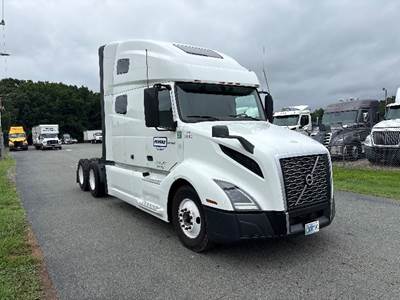 Volvo VNL64760 Sleeper Semi Truck - 70" Integral Sleeper, 455HP, 12 Speed Automatic