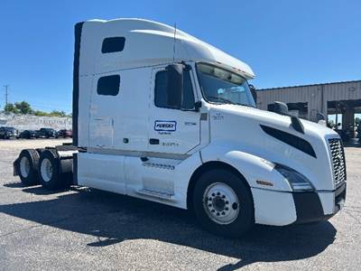 Volvo VNL64760 Sleeper Semi Truck - 70" Integral Sleeper, 455HP, 12 Speed Automatic
