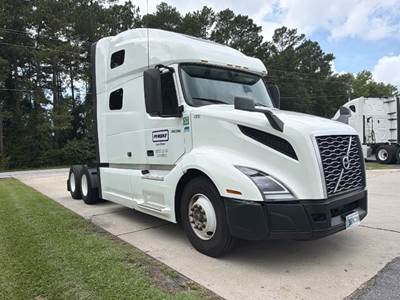 Volvo VNL64760 Sleeper Semi Truck - 70" Integral Sleeper, 455HP, 12 Speed Automatic