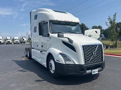 Volvo VNL64760 Sleeper Semi Truck - 70" Integral Sleeper, 455HP, 12 Speed Automatic