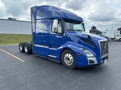 Volvo VNL64760 Sleeper Semi Truck - 70" Integral Sleeper, 455HP, 12 Speed Automatic