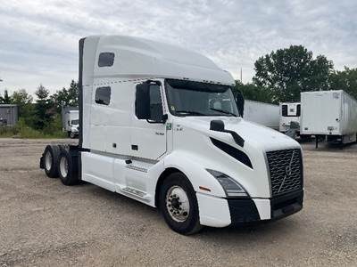 Volvo VNL64760 Sleeper Semi Truck - 70" Integral Sleeper, 455HP, 12 Speed Automatic