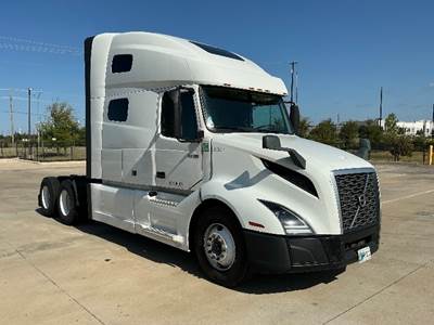 Volvo VNL64760 Sleeper Semi Truck - 70" Integral Sleeper, 455HP, 12 Speed Automatic