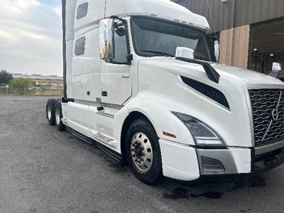 Volvo VNL64760 Sleeper Semi Truck - 77" Integral Sleeper, 455HP, 12 Speed Automatic